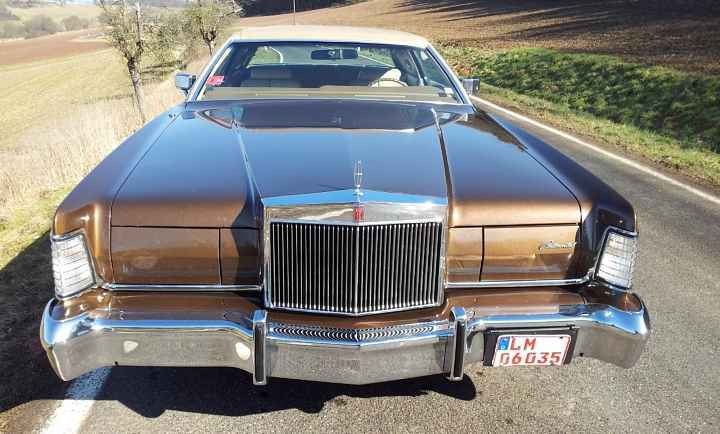 En iyi durumda Lincoln Mark IV, restorasyonsuz, az kilometreli.