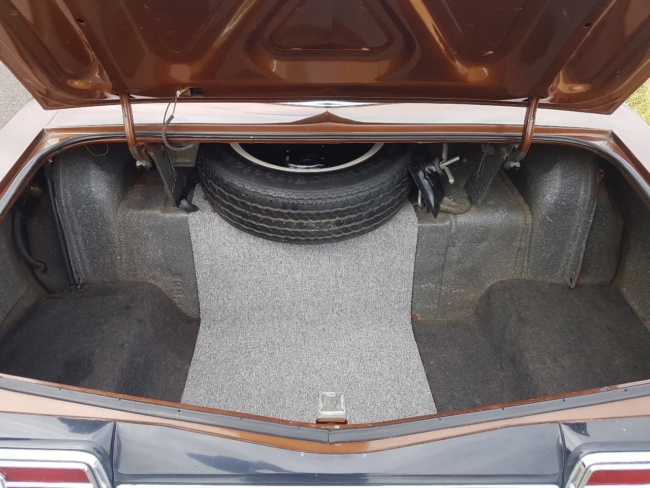 Thumbnail von Ford Ltd. Brougham Sedan, en üst model, tam boyutlu