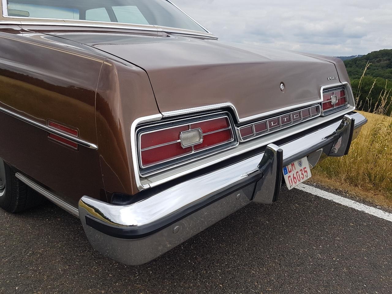 Thumbnail von Ford Ltd. Brougham Sedan, en üst model, tam boyutlu