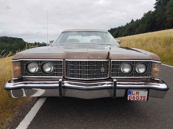 Ford Ltd. Brougham Sedan, en üst model, tam boyutlu