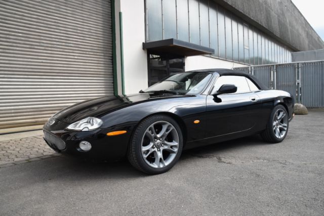 Thumbnail von Кабриолет Jaguar XK8 4,2L Piano черный, отличное состояние