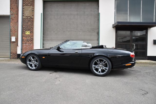Thumbnail von Кабриолет Jaguar XK8 4,2L Piano черный, отличное состояние