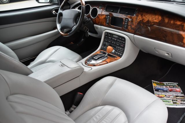 Thumbnail von Кабриолет Jaguar XK8 4,2L Piano черный, отличное состояние