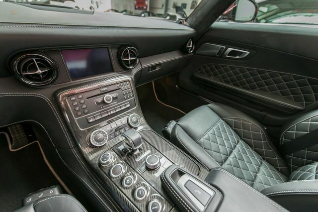 Thumbnail von Mercedes-Benz SLS AMG GT Final Edition Roadster 1 sur 350