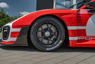Thumbnail von Porsche 935 1 OF 3 in Salzburg Red Spare Package