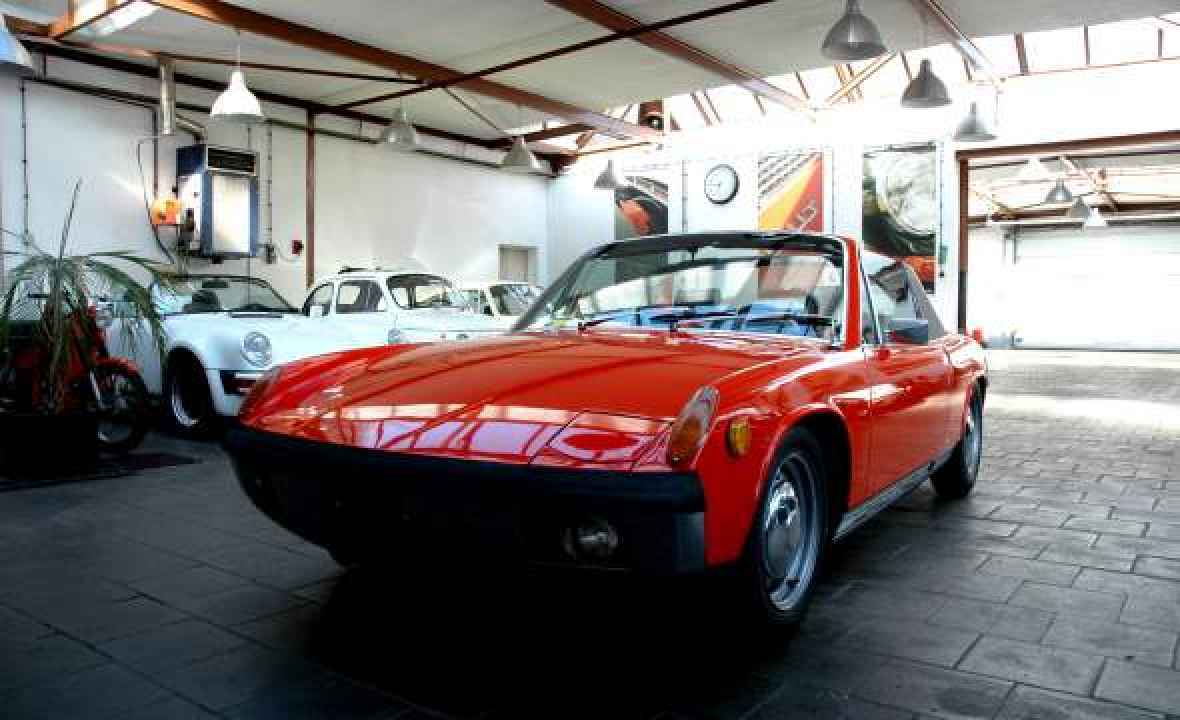 914 Coupé, ottobre 1971, arancione sangue/nero