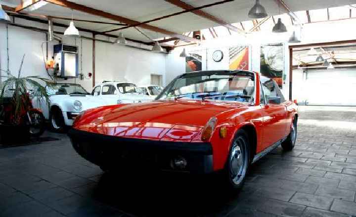 914 Coupé, Ekim 1971, Kan Portakalı/Siyah