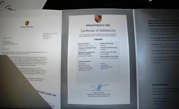 Thumbnail von 911 L Coupé, januari 1968, Polorot/zwart 1 lak, eerste lak, SWB