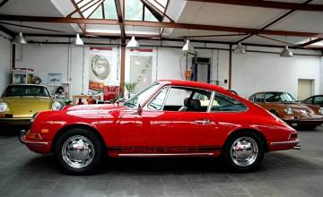 Thumbnail von 911 L Coupé, januari 1968, Polorot/zwart 1 lak, eerste lak, SWB