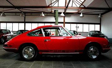 Thumbnail von 911 L Coupé, januari 1968, Polorot/zwart 1 lak, eerste lak, SWB
