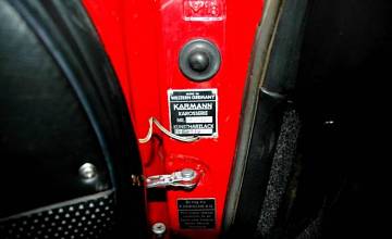 Thumbnail von 911 L Coupé, januari 1968, Polorot/zwart 1 lak, eerste lak, SWB