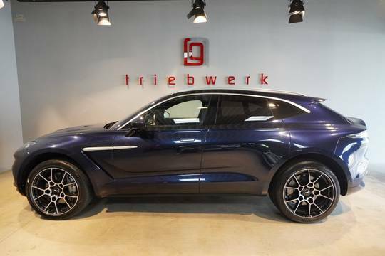 Aston Martin DBX V8