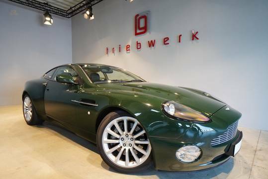 Aston Martin Vanquish V 12 6.0 in British Racing Green