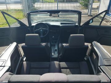 Thumbnail von BMW 320i Cabrio