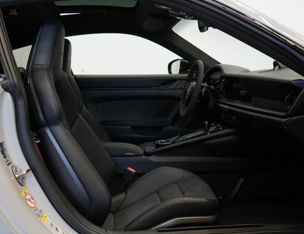 Thumbnail von Porsche - 992