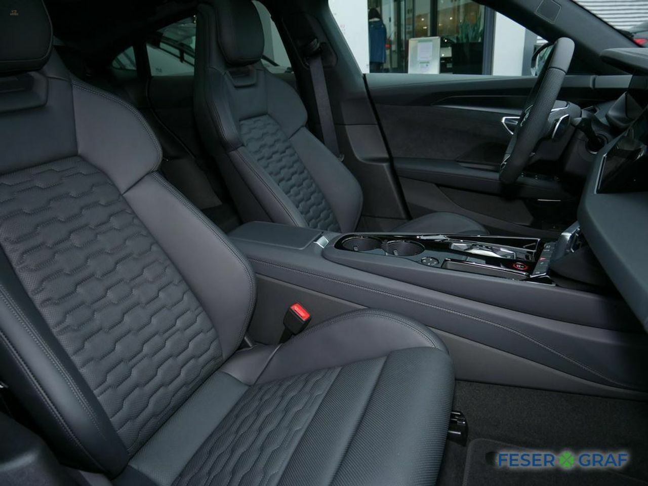 Thumbnail von AUDI E-TRON GT