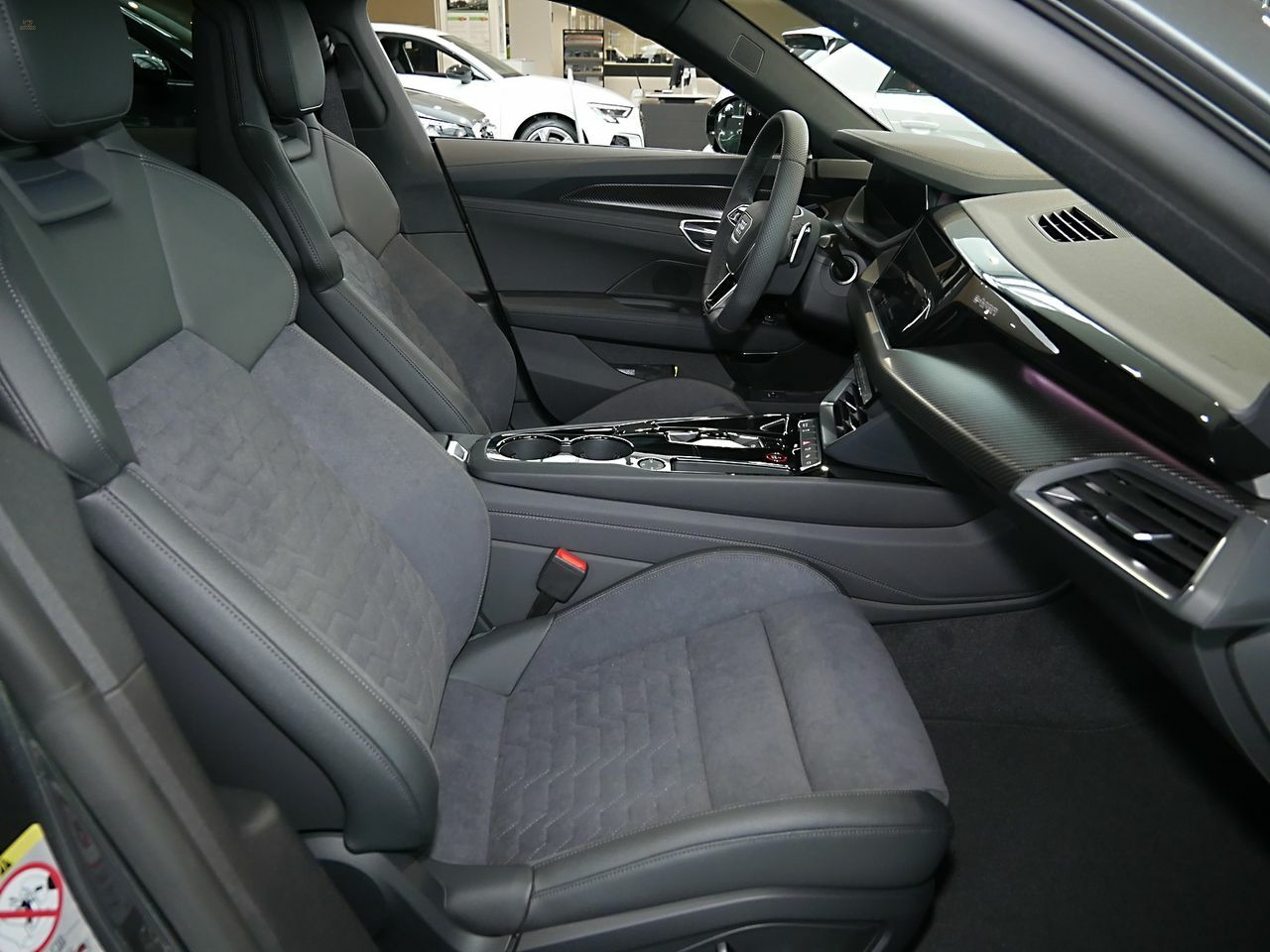 Thumbnail von AUDI E-TRON GT