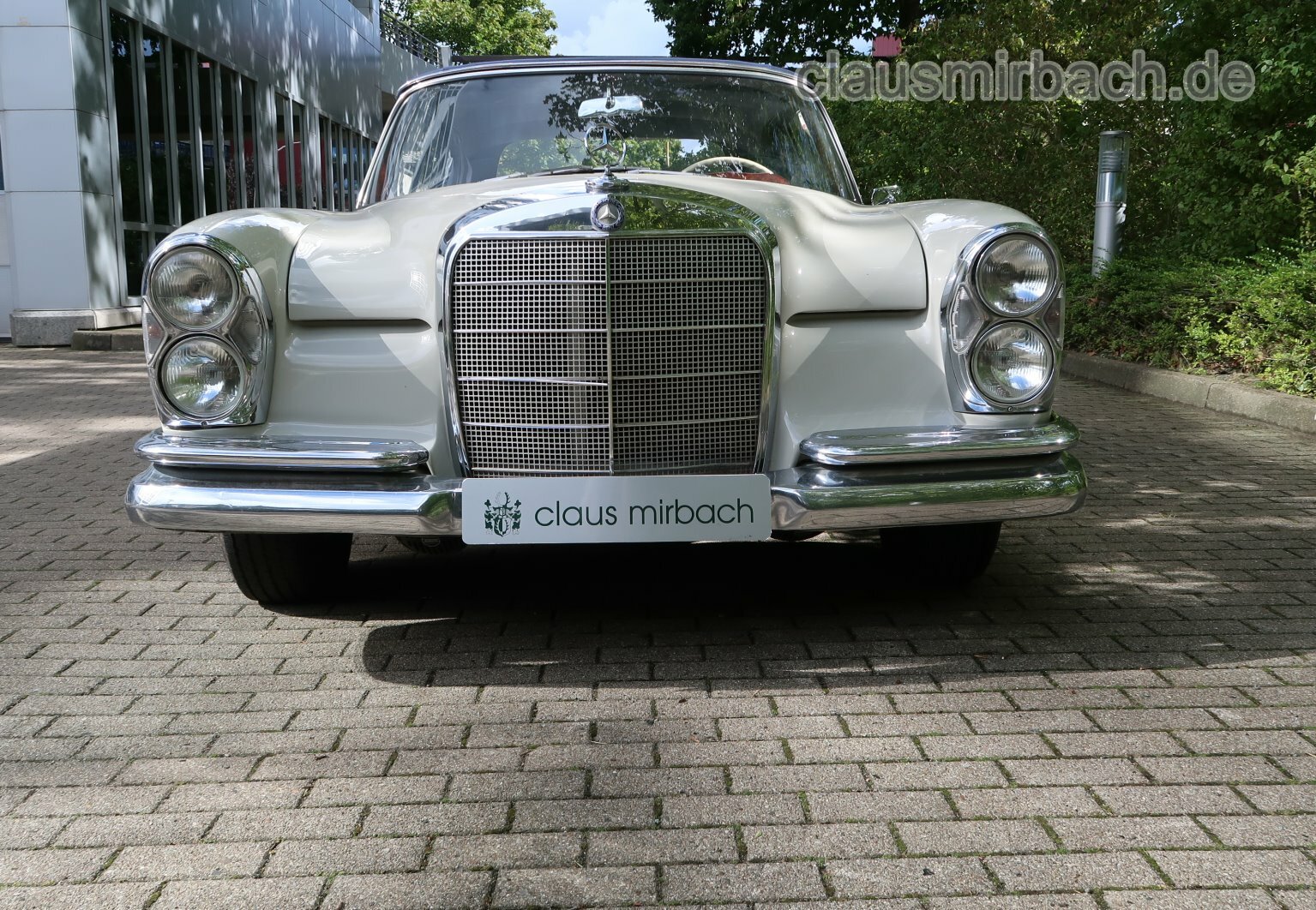 Thumbnail von Das große Mercedes Cabriolet der 60-er Jahre-Typ 111. Hier als 220 SE