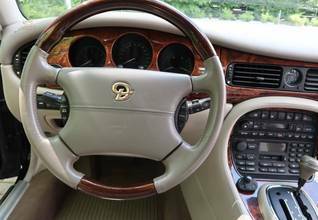 Thumbnail von Jaguar Daimler V8 versión larga