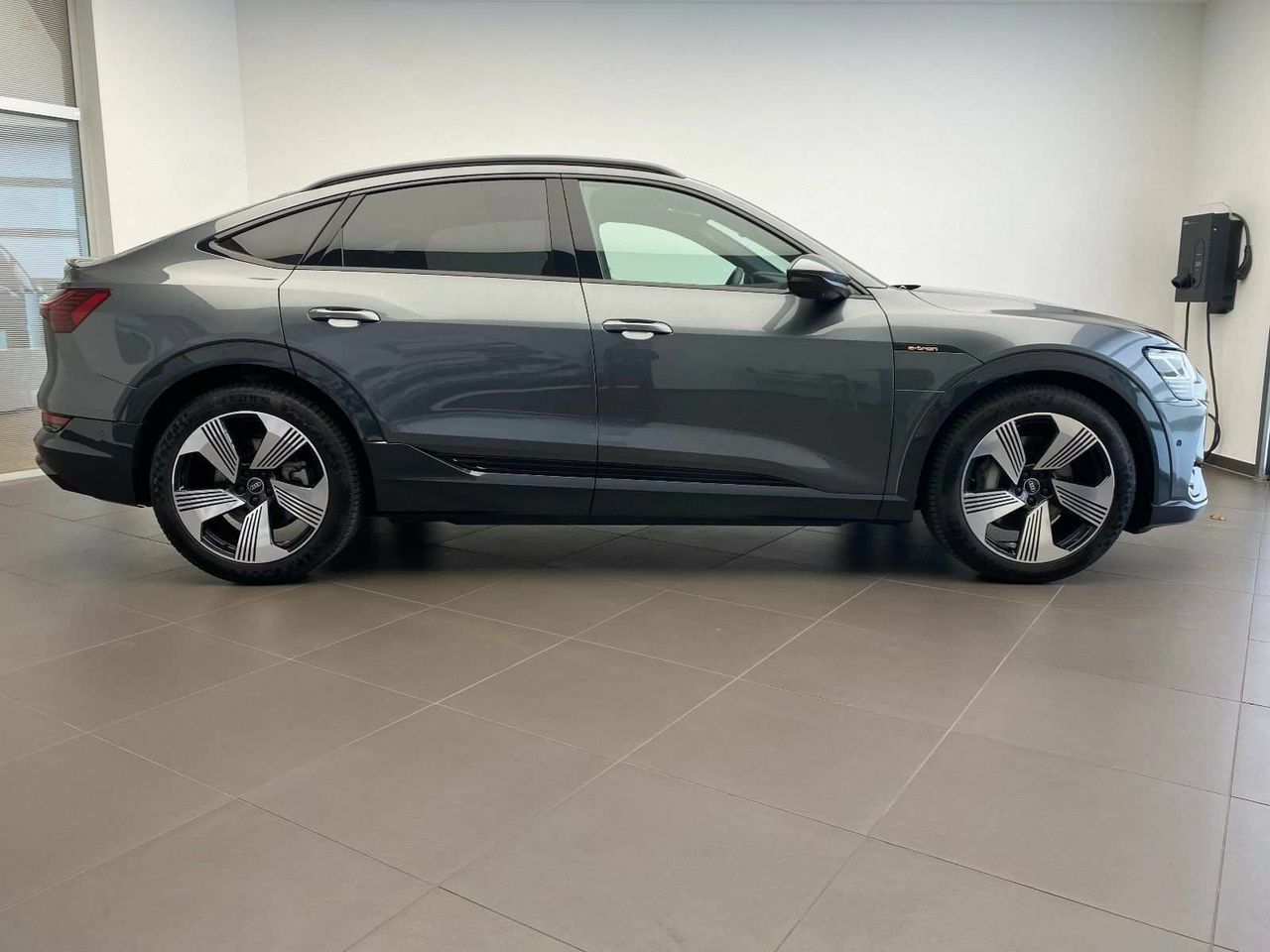 Thumbnail von AUDI E-TRON GT