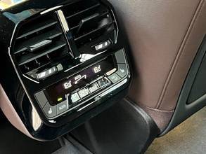 Thumbnail von BMW IX 40 XDrive Panorama-Glasdach
