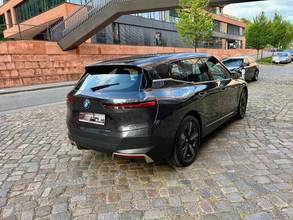 Thumbnail von BMW IX 40 XDrive Panorama-Glasdach