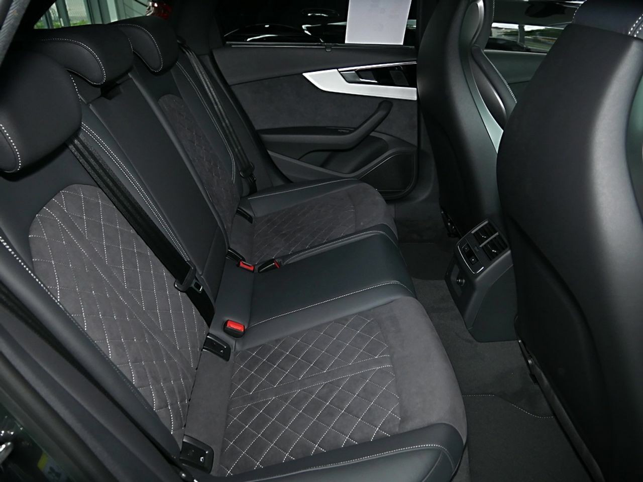 Thumbnail von AUDI S4 AVANT