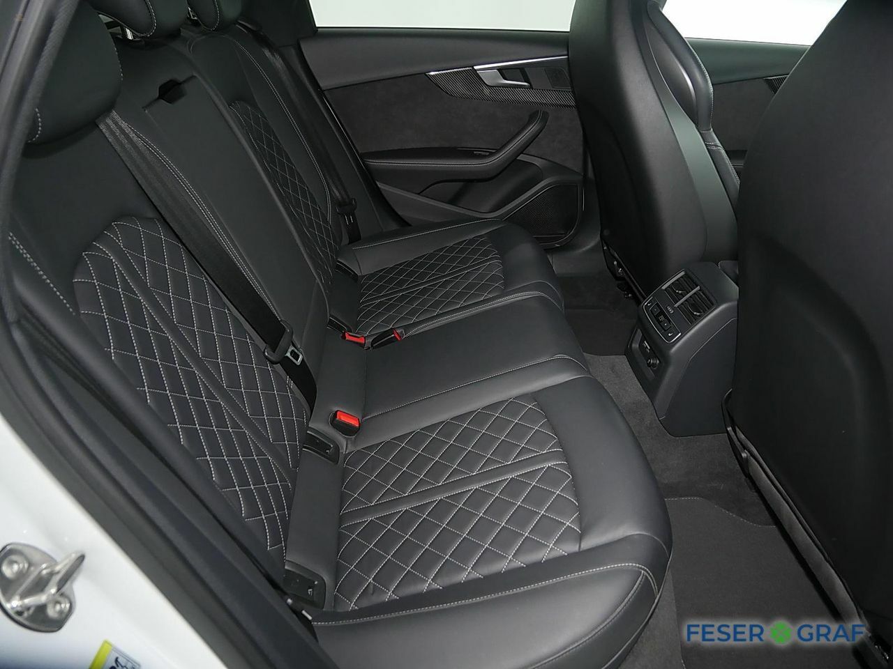 Thumbnail von AUDI S4 AVANT