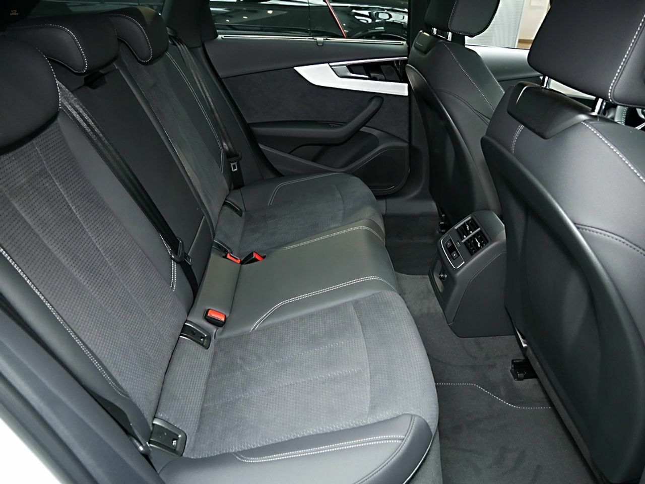 Thumbnail von AUDI A4 AVANT