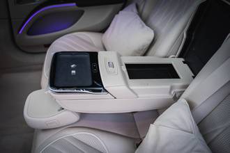 Thumbnail von Mercedes-Benz EQS 580 AMG + HYPERSCREEN