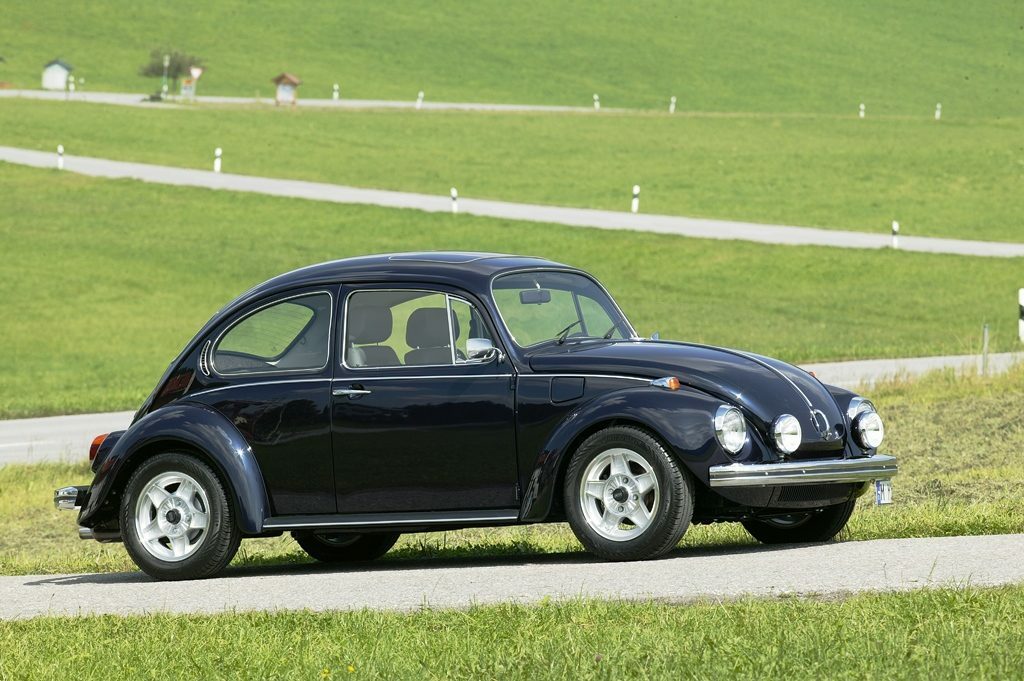 Limusina Käfer 1302 con techo solar