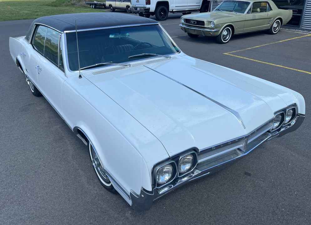 1966 Oldsmobile Cutlass 4-Door Hardtop 330cui Automat TÜV/H-Gutachten
