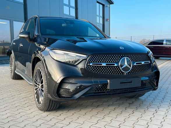 Mercedes-Benz GLC 300 4M AMG Premium Black/Red