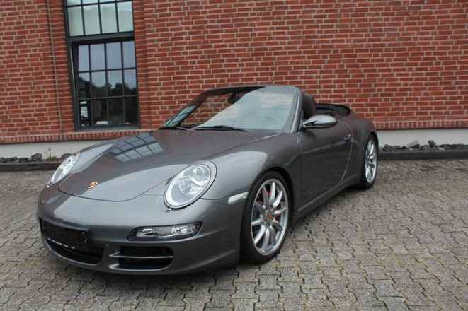 Porsche 911 Carrera S Cabrio Leder Cocoa Sportauspuff