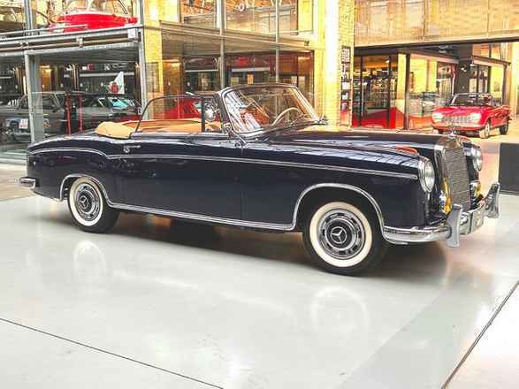 Mercedes-Benz 220S Cabrio - only 213 km. since complete restoration