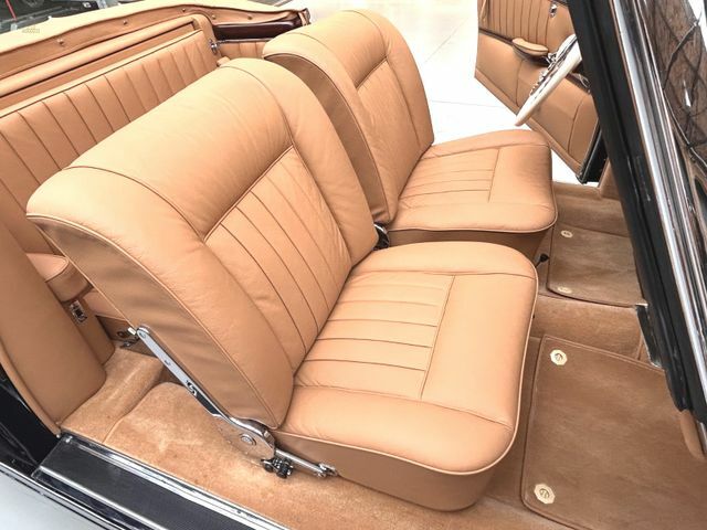 Thumbnail von Mercedes-Benz 220S Cabriolet - seulement 213 km. depuis une restauration complète