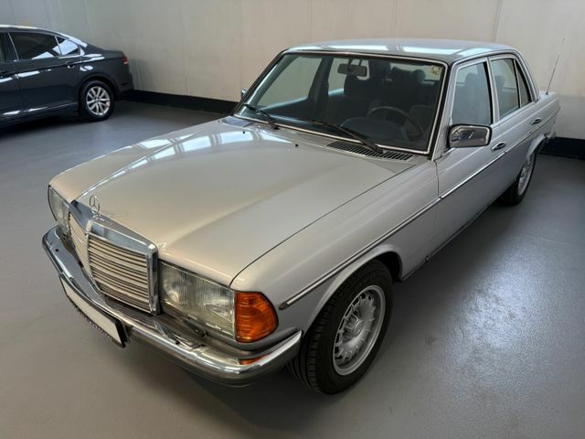Thumbnail von Mercedes-Benz 280 E/123 *AUTOMATIQUE*CLIMATIQUE*CC*RESTAURÉ*H*