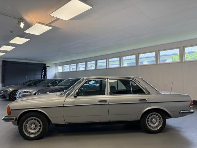 Thumbnail von Mercedes-Benz 280 E/123 *AUTOMATIQUE*CLIMATIQUE*CC*RESTAURÉ*H*