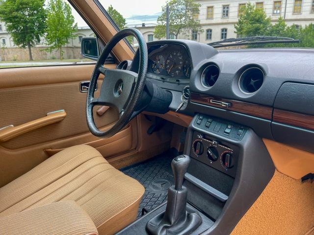 Thumbnail von Mercedes-Benz 200T, 2.Hand, Zustand 1, vollst. Dokumentiert