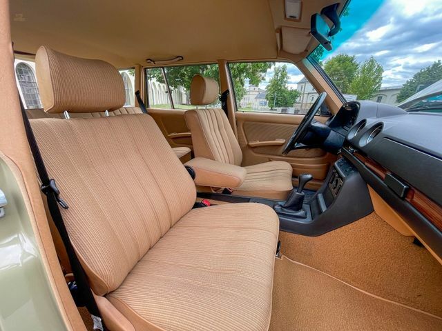 Thumbnail von Mercedes-Benz 200T, 2.Hand, Zustand 1, vollst. Dokumentiert