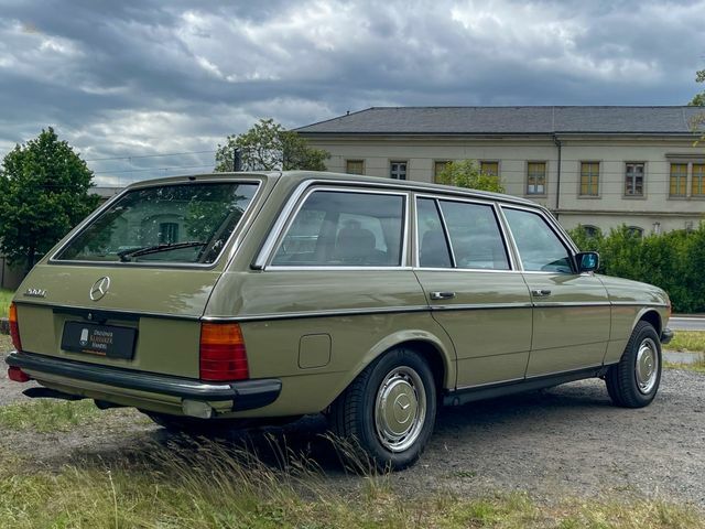 Thumbnail von Mercedes-Benz 200T, 2.Hand, Zustand 1, vollst. Dokumentiert