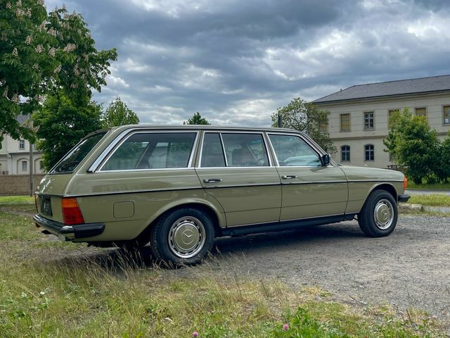 Thumbnail von Mercedes-Benz 200T, 2.Hand, Zustand 1, vollst. Dokumentiert