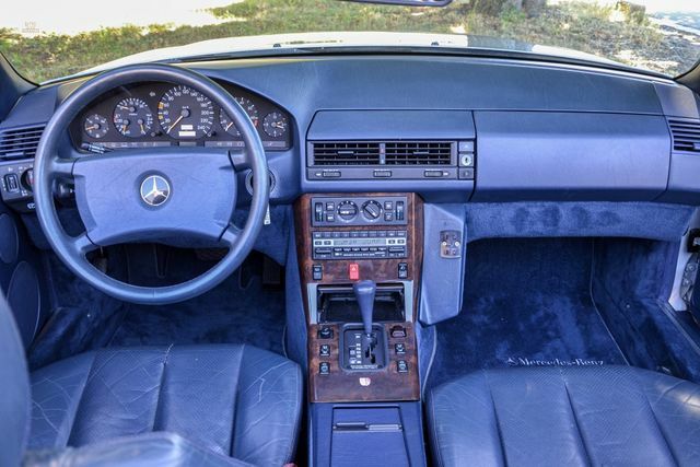 Thumbnail von Mercedes-Benz SL 300, Duits voertuig, onderhoudsboekje bijgehouden