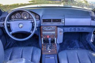 Thumbnail von Mercedes-Benz SL 300, немецкий автомобиль, обслуживается по книжке