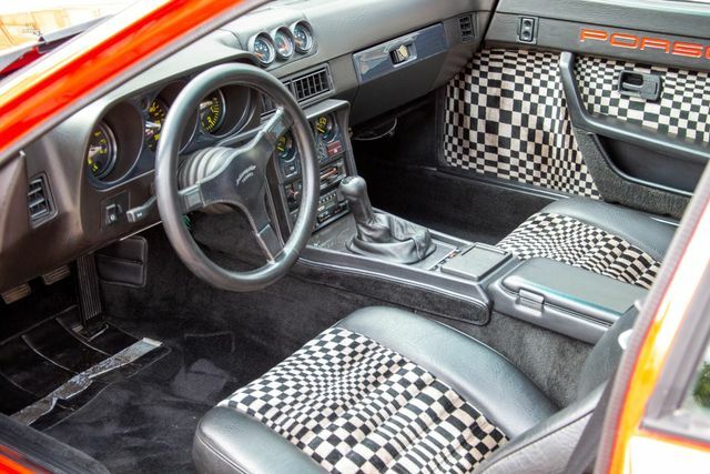 Thumbnail von Porsche 944, uyumlu, belgelenmiş