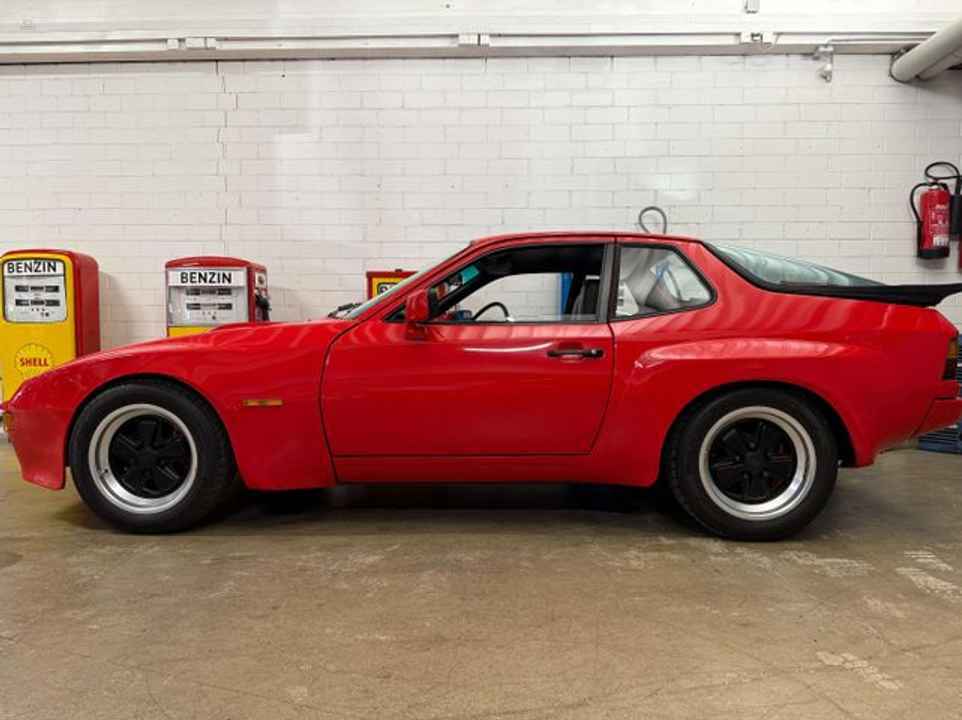 Reproduction de Porsche 924 Turbo Carrera GT