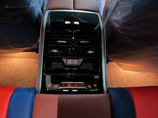 Thumbnail von BMW M850 i xDrive MODÈLE SPÉCIAL "Jeff Koons 1 sur 99"