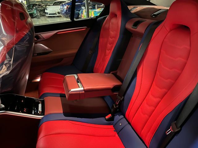 Thumbnail von BMW M850 i xDrive MODÈLE SPÉCIAL "Jeff Koons 1 sur 99"