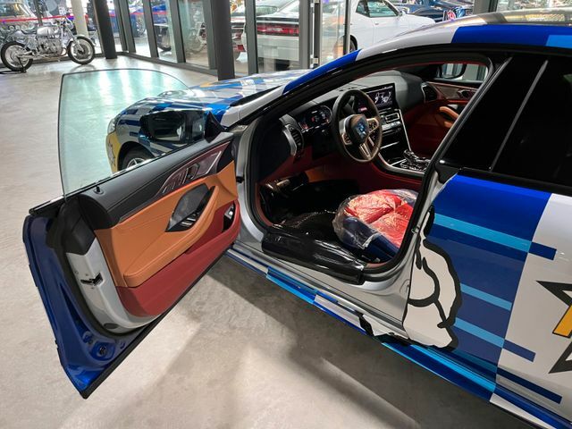 Thumbnail von BMW M850 i xDrive MODÈLE SPÉCIAL "Jeff Koons 1 sur 99"