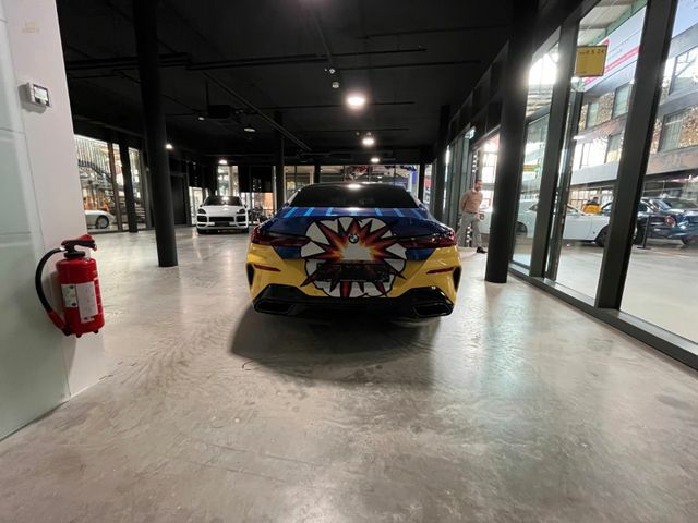 Thumbnail von BMW M850 i xDrive MODÈLE SPÉCIAL "Jeff Koons 1 sur 99"